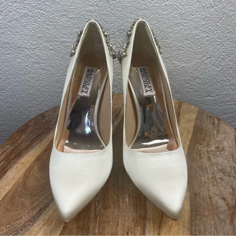 Badgley Mischka l 7.5 Gorgeous Ivory Rhinestone Embellished Bridal Wedding Heels